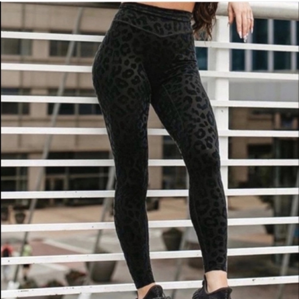 Balance Athletica Black Leopard Print Leggings Size S - Picture 2 of 2